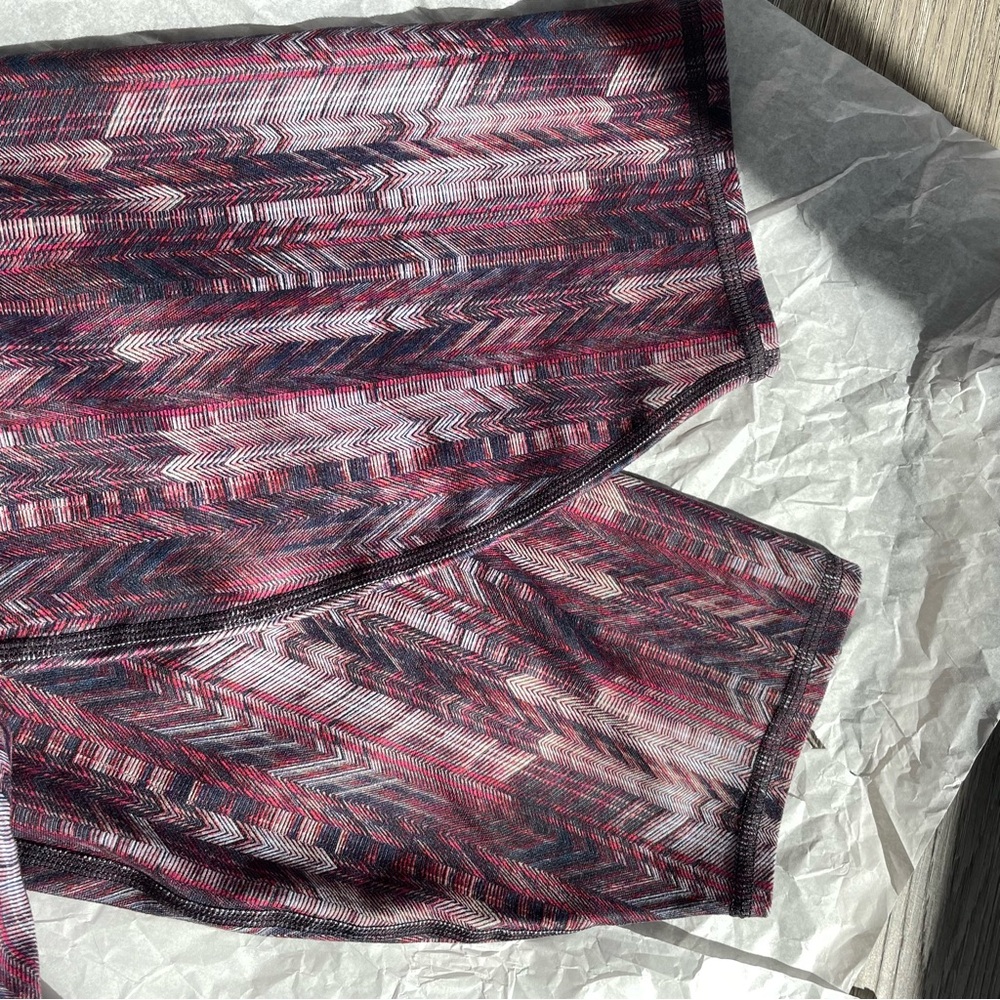 Fabletics High-Waisted Pattern Leggings With Phon… - image 7